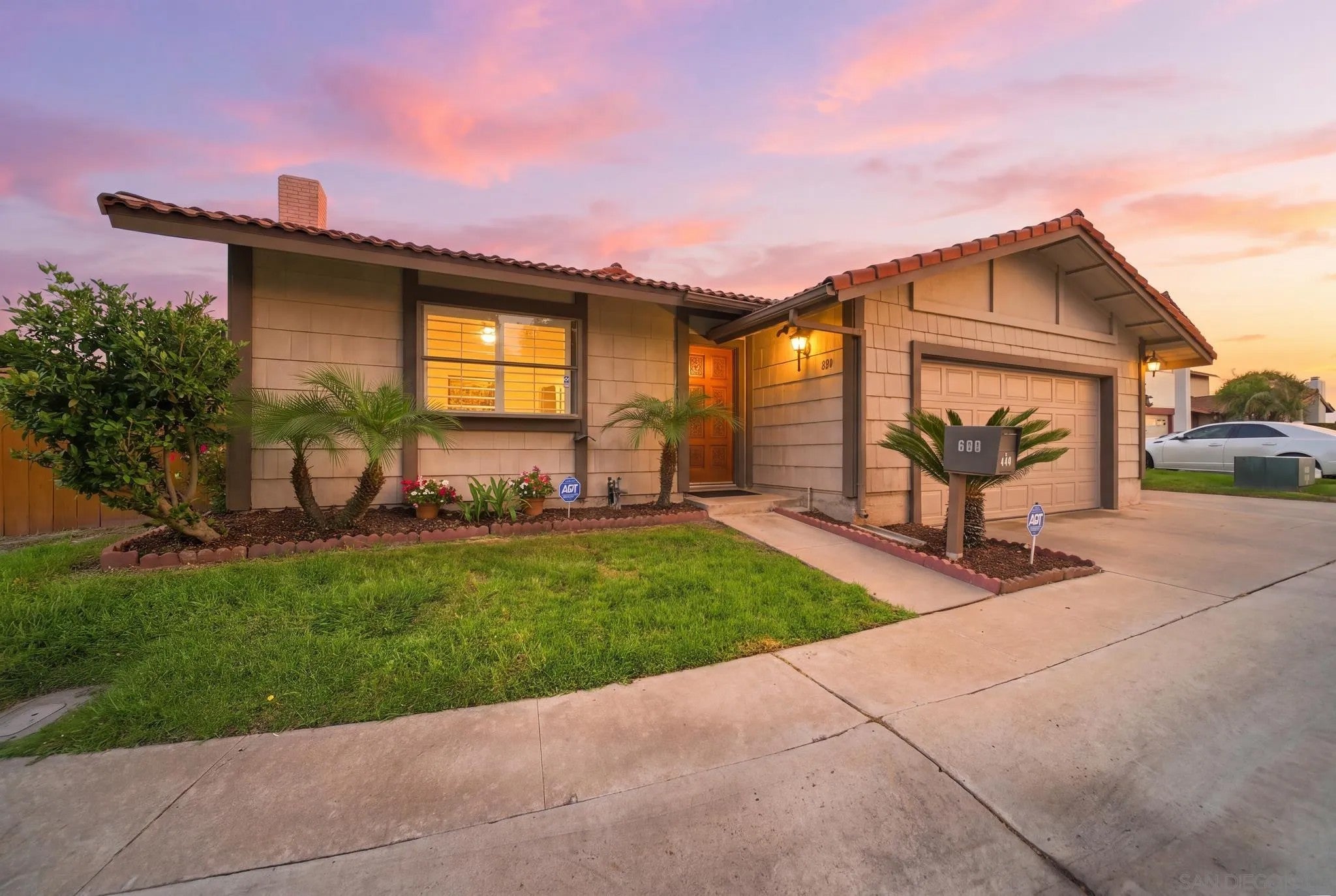 650 Laguna Point Ct — photo