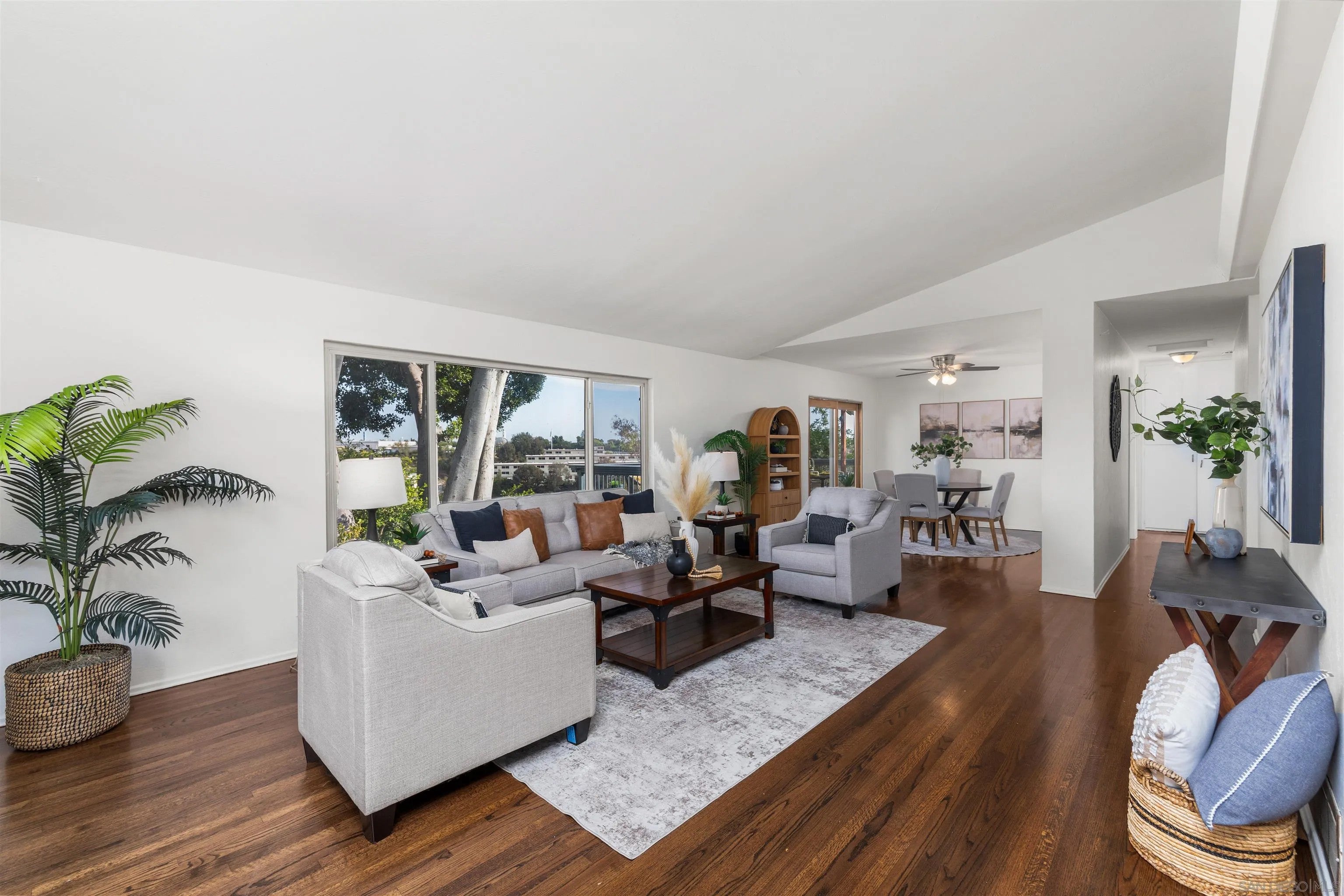 1711 Ridge View Dr. — photo