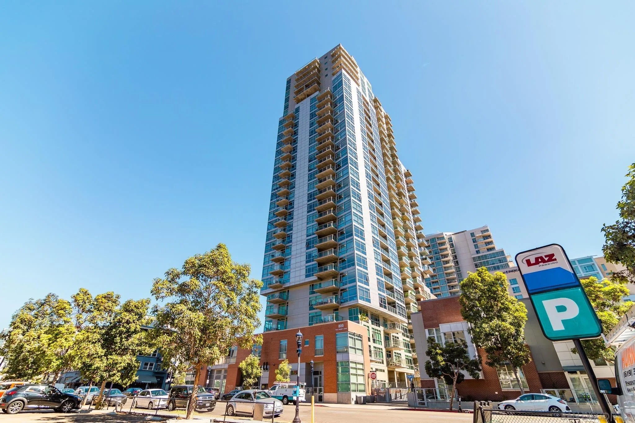 800 The Mark Ln 2301 — photo