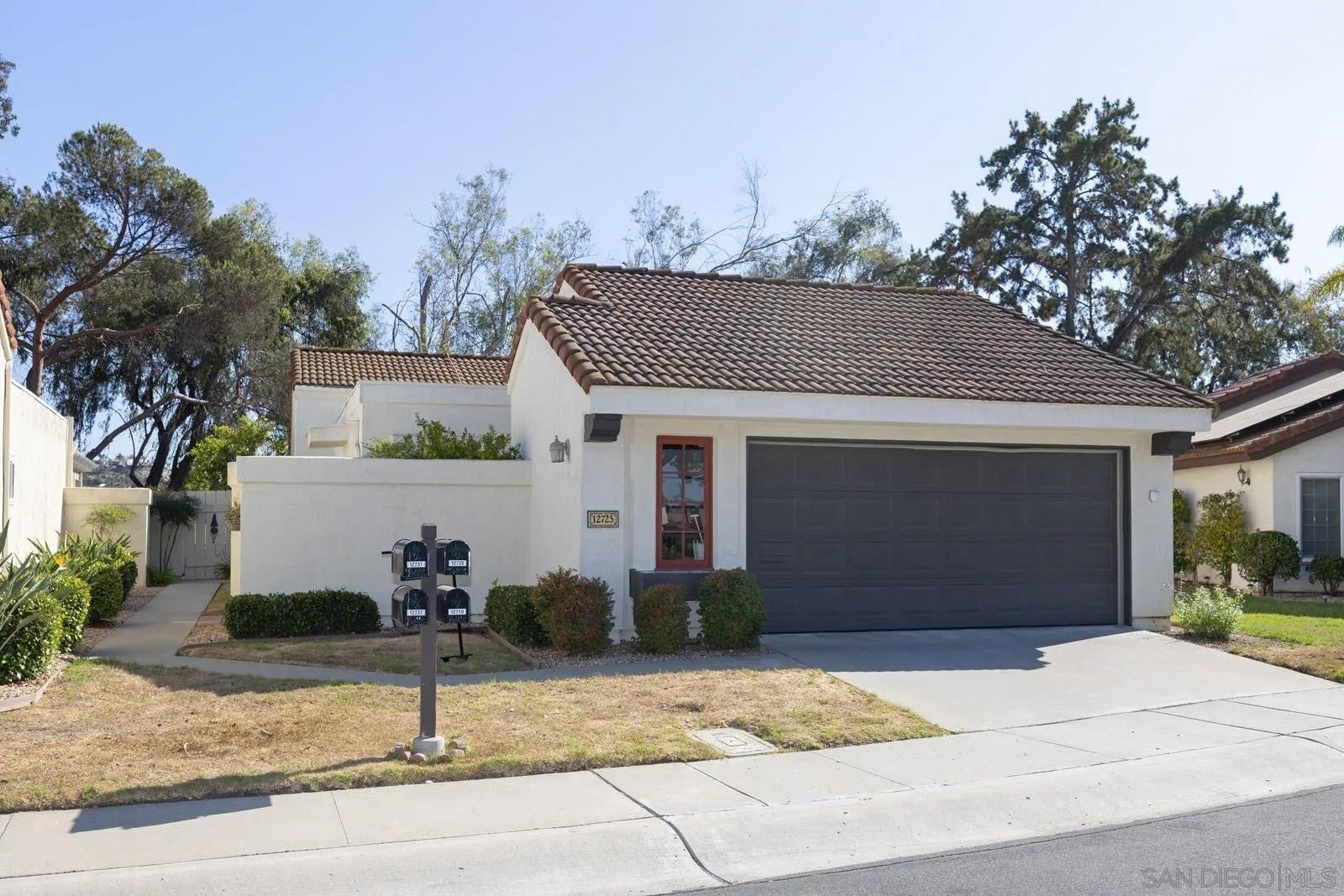 12725 Rueda Acayan — photo