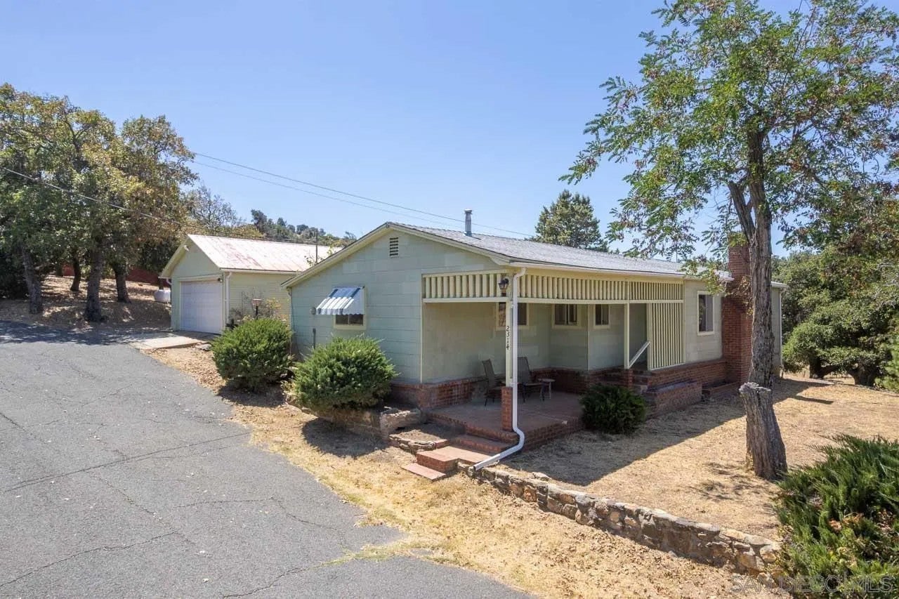 2314 Banner Dr — photo