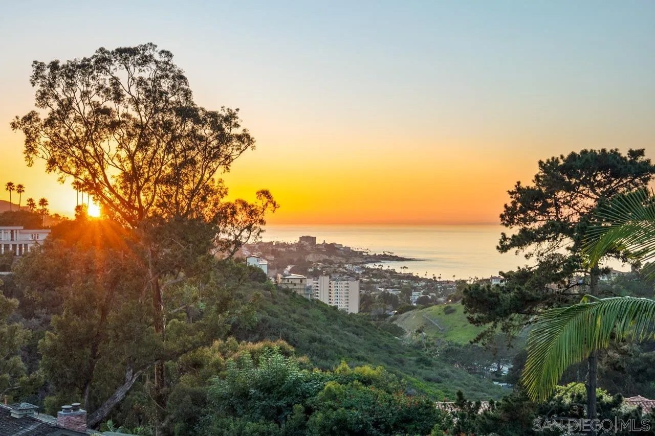 8080 La Jolla Scenic Dr North — photo