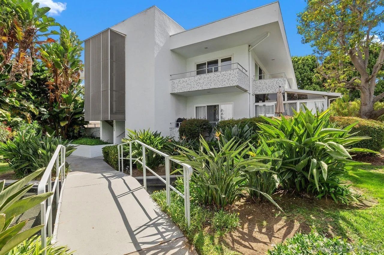 2368 Torrey Pines Road 66 — photo