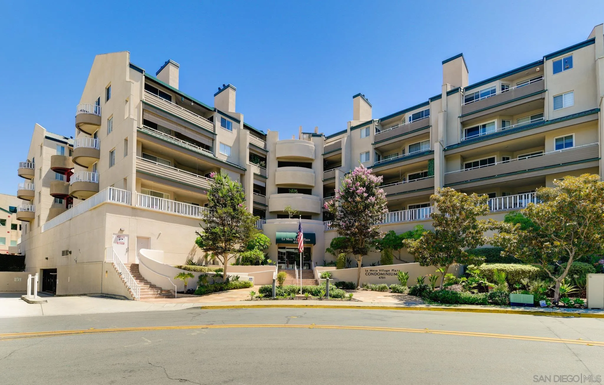 4701 Date Ave Unit 423 — photo