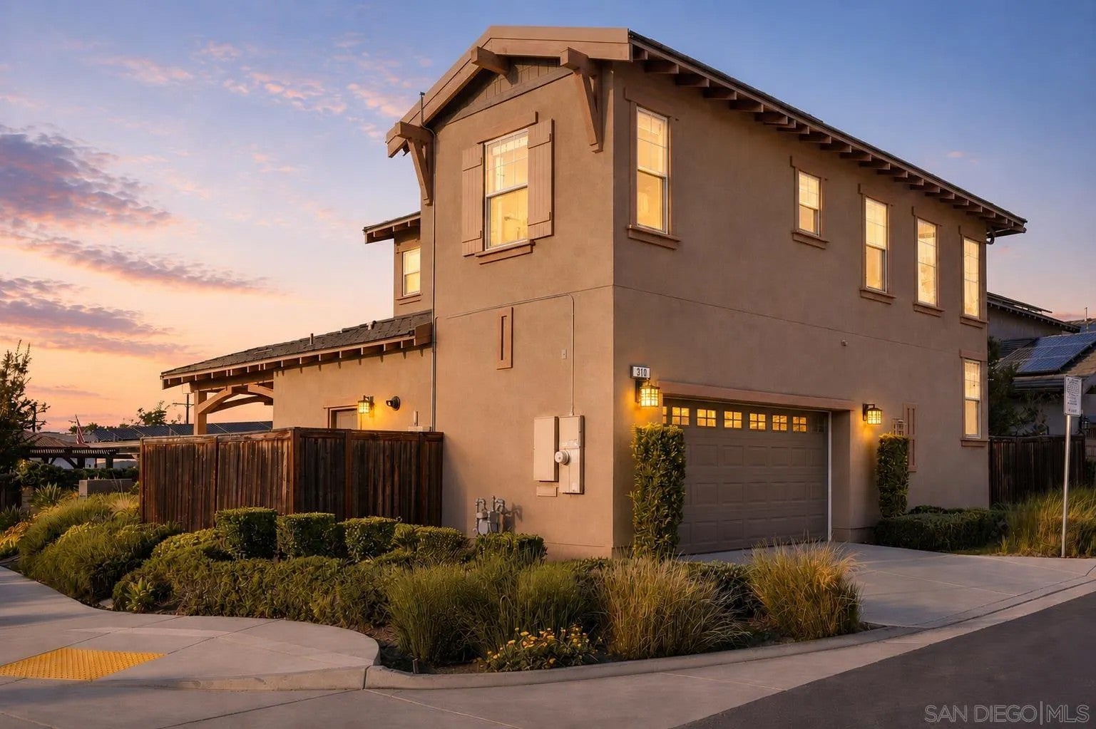 310 Dahlia Way — photo