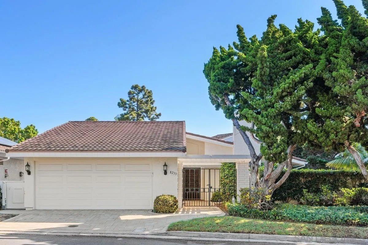 8233 Caminito Maritimo — photo