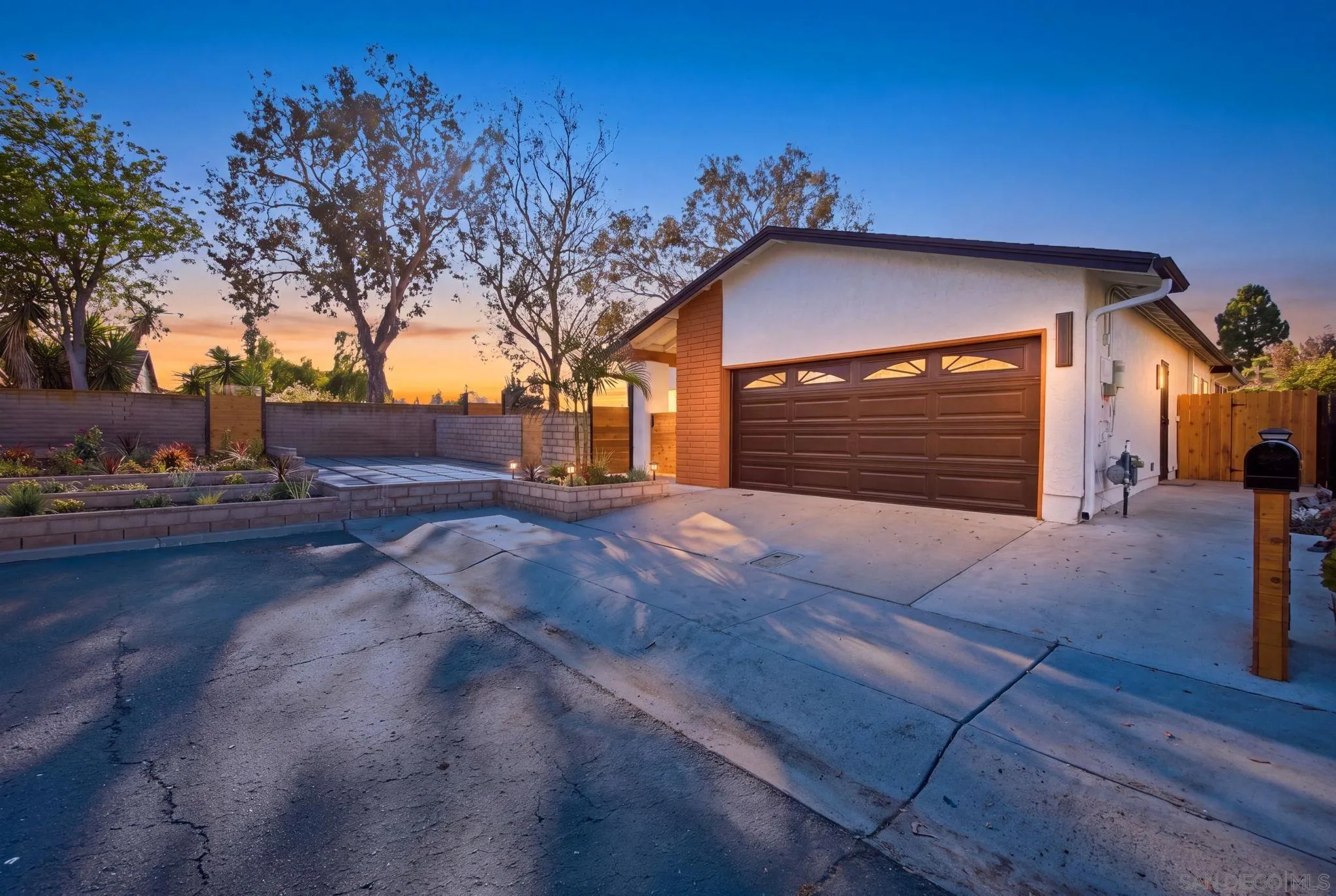 1343 Blue Falls Dr — photo