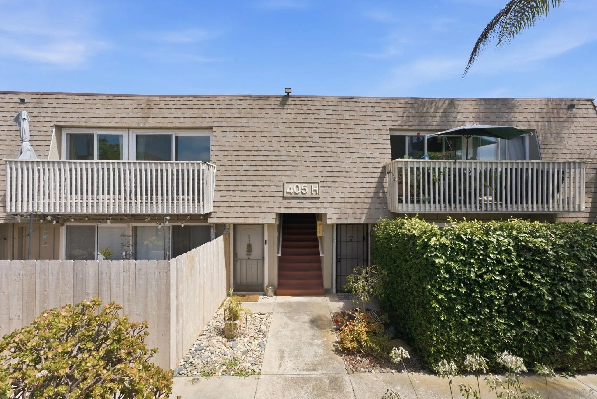 405 Requeza St H12 — photo