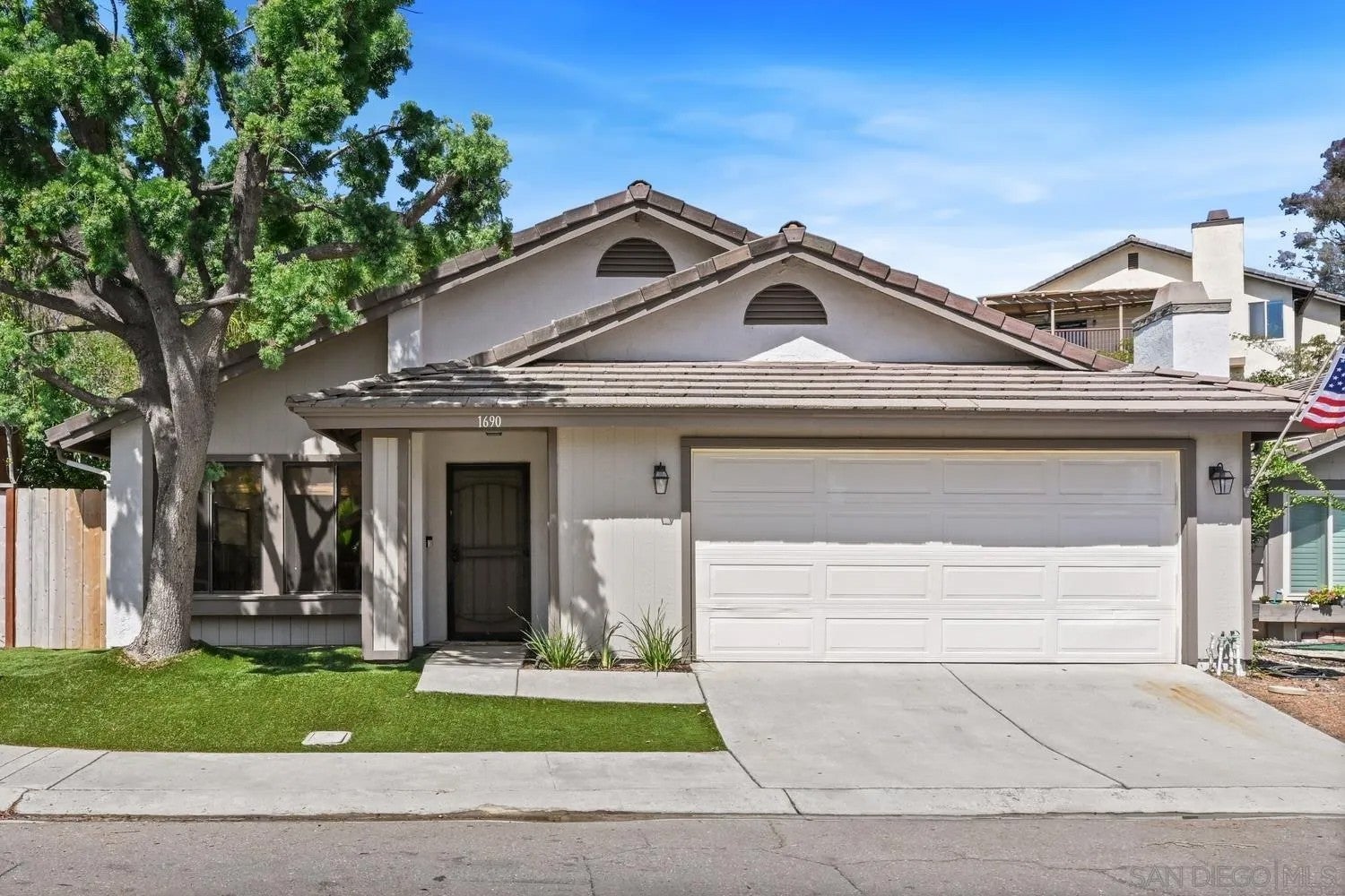 1690 Madrone Glen — photo