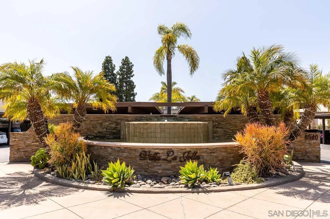 8581 Villa La Jolla Drive Unit P — photo