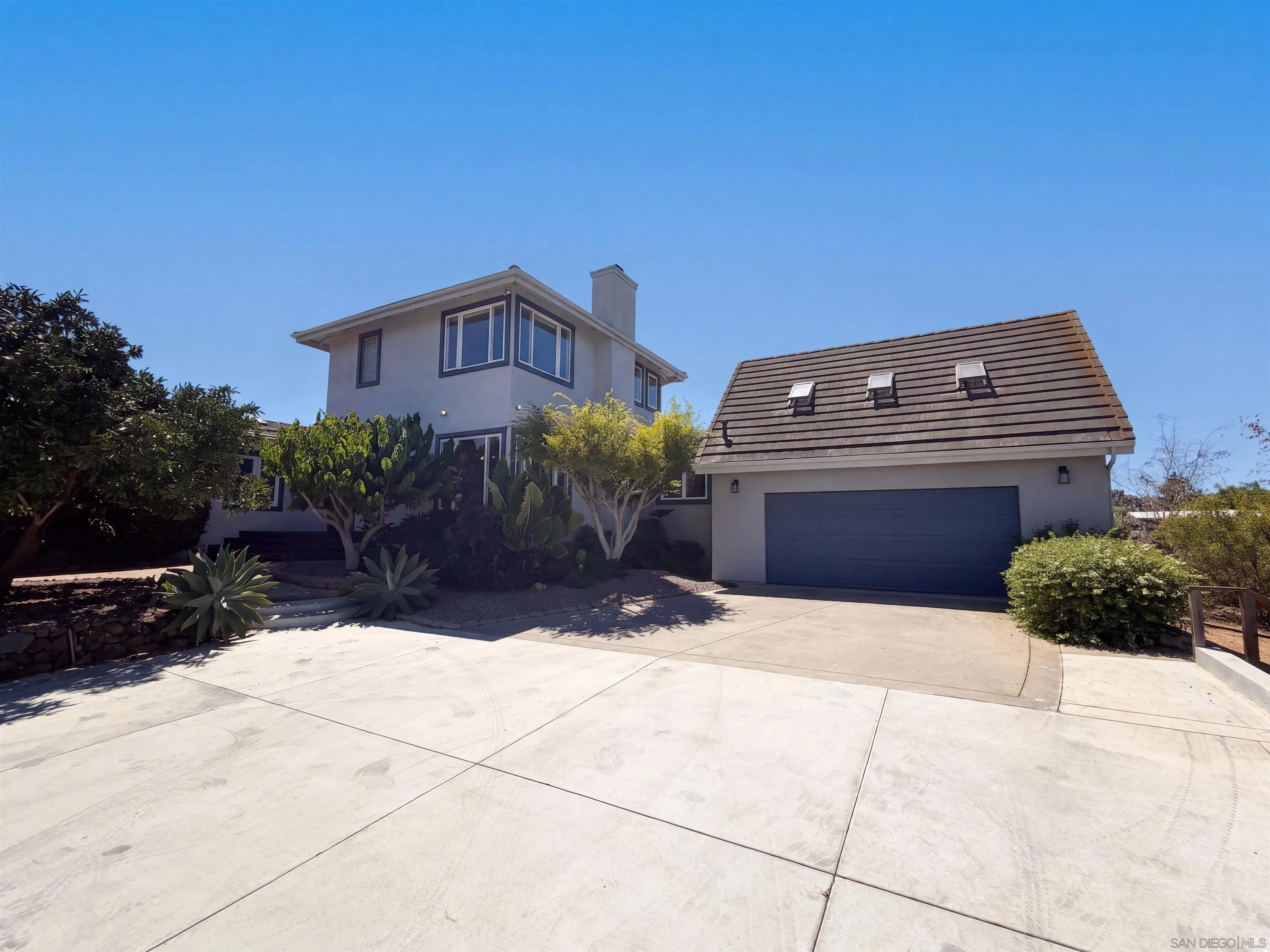 1596 Aldorado — photo