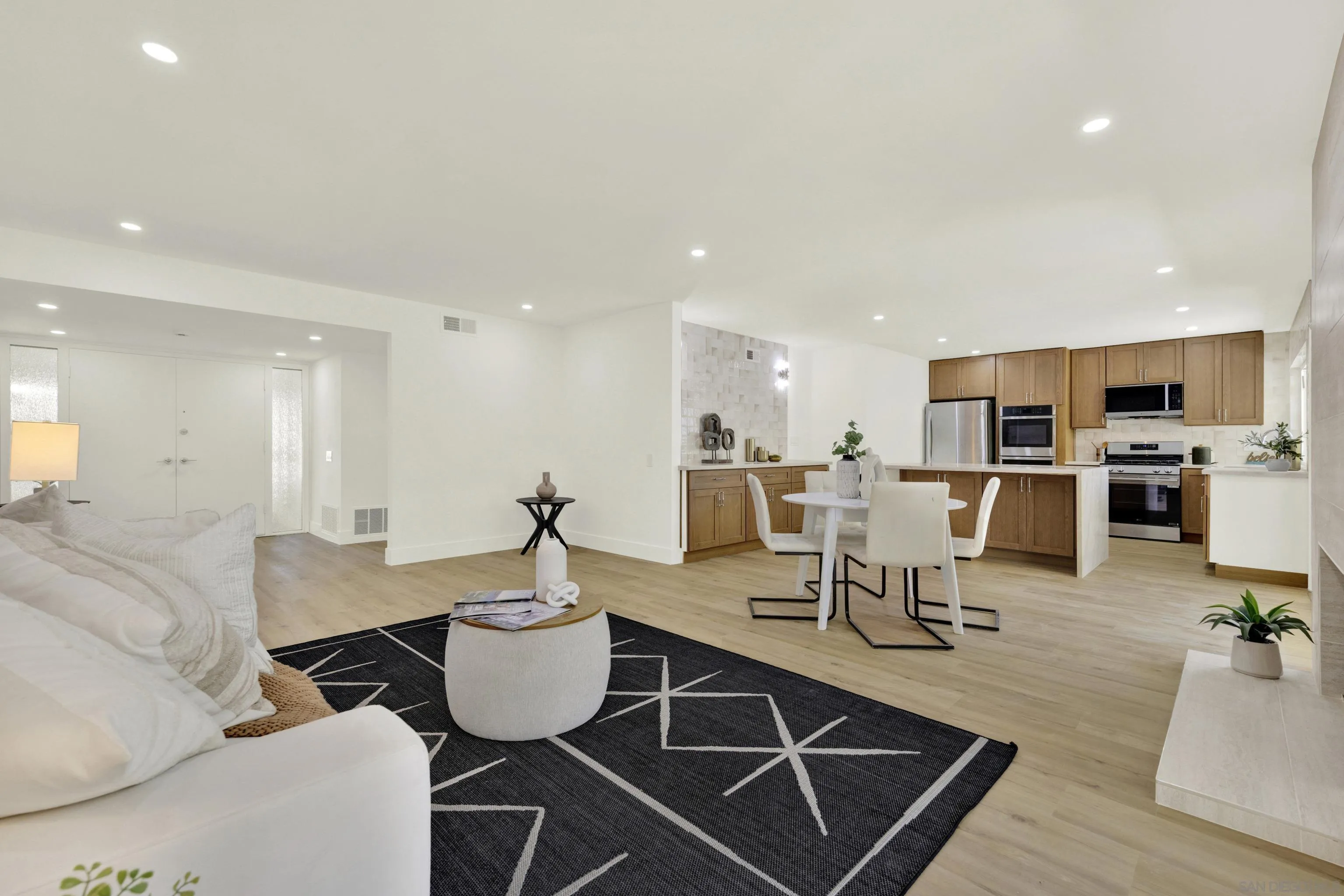 12621 Opimo Dr — photo