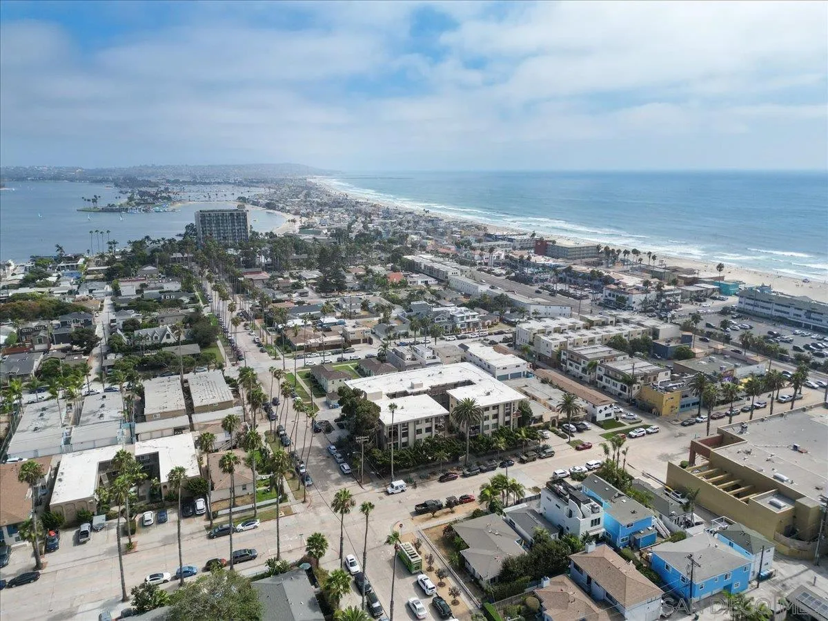 881 Thomas Unit 26 — photo