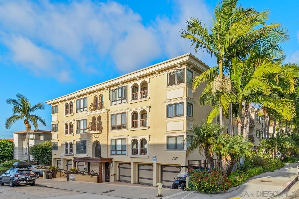 7411 Herschel Unit 3F — photo