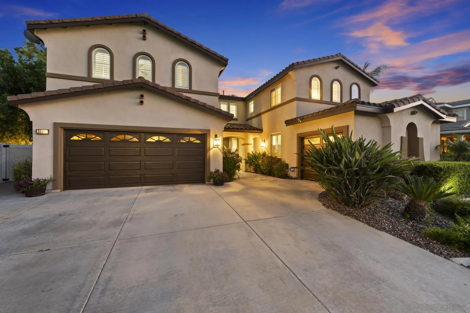 32489 Castle Court — photo