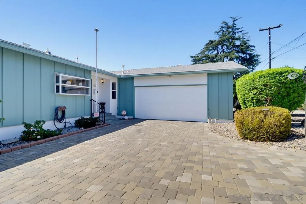 8815 Joris Way — photo