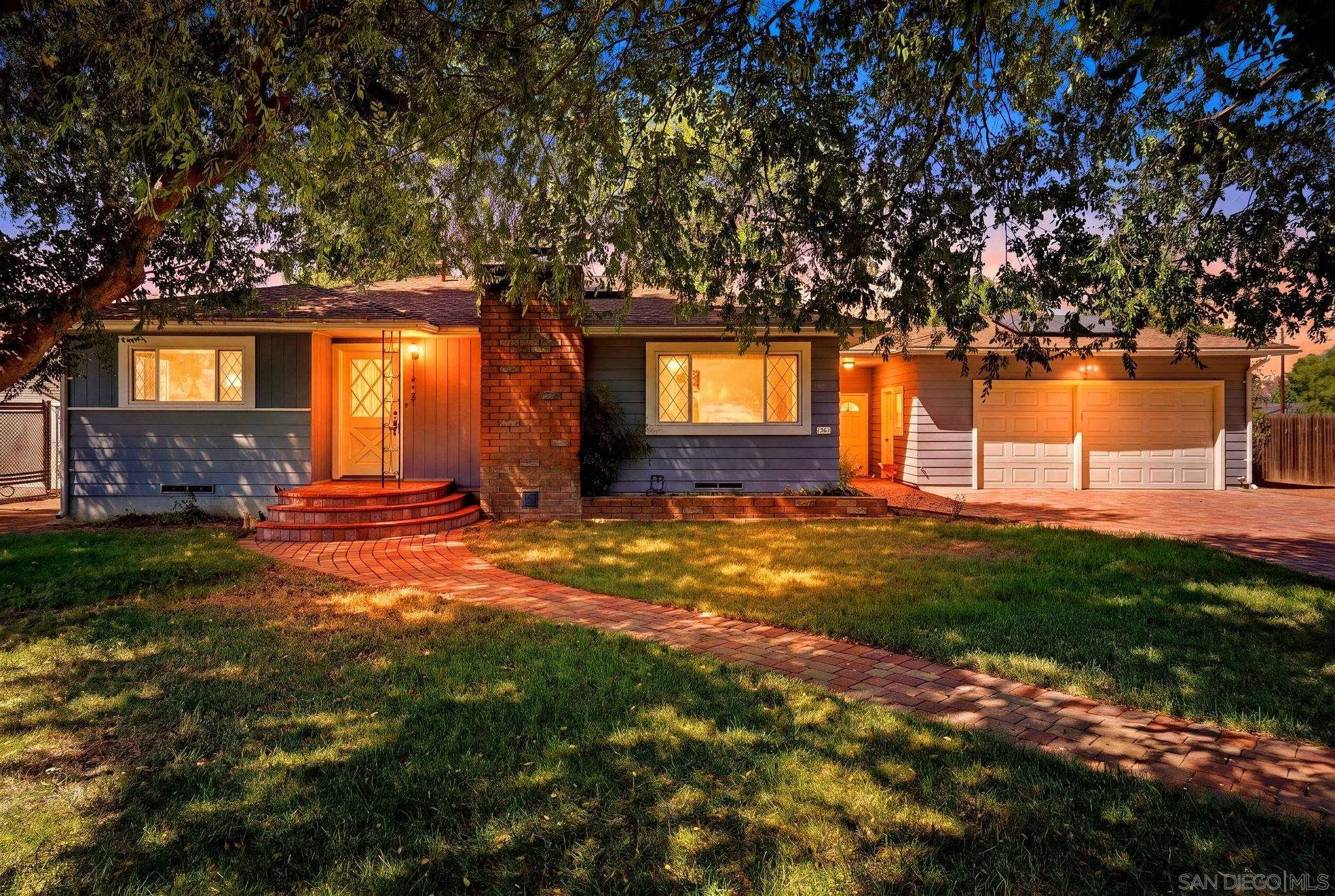 1261 Barnett — photo