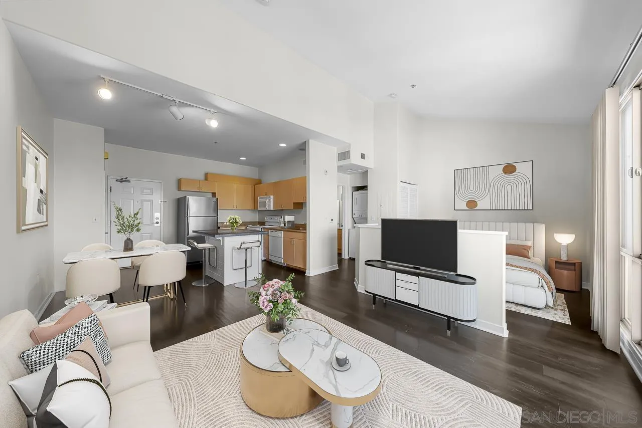 1501 Front St Unit 613 — photo
