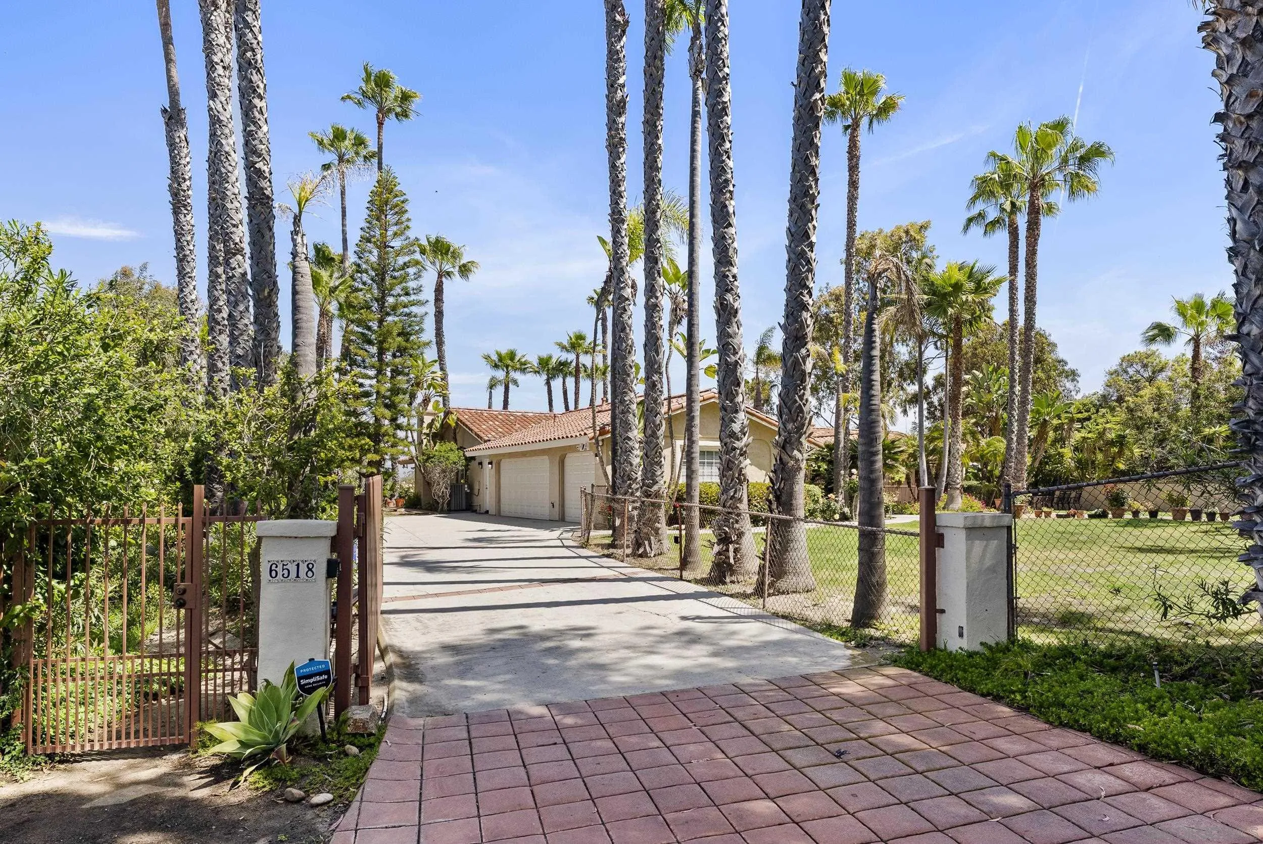 6518 Monte Fuego — photo