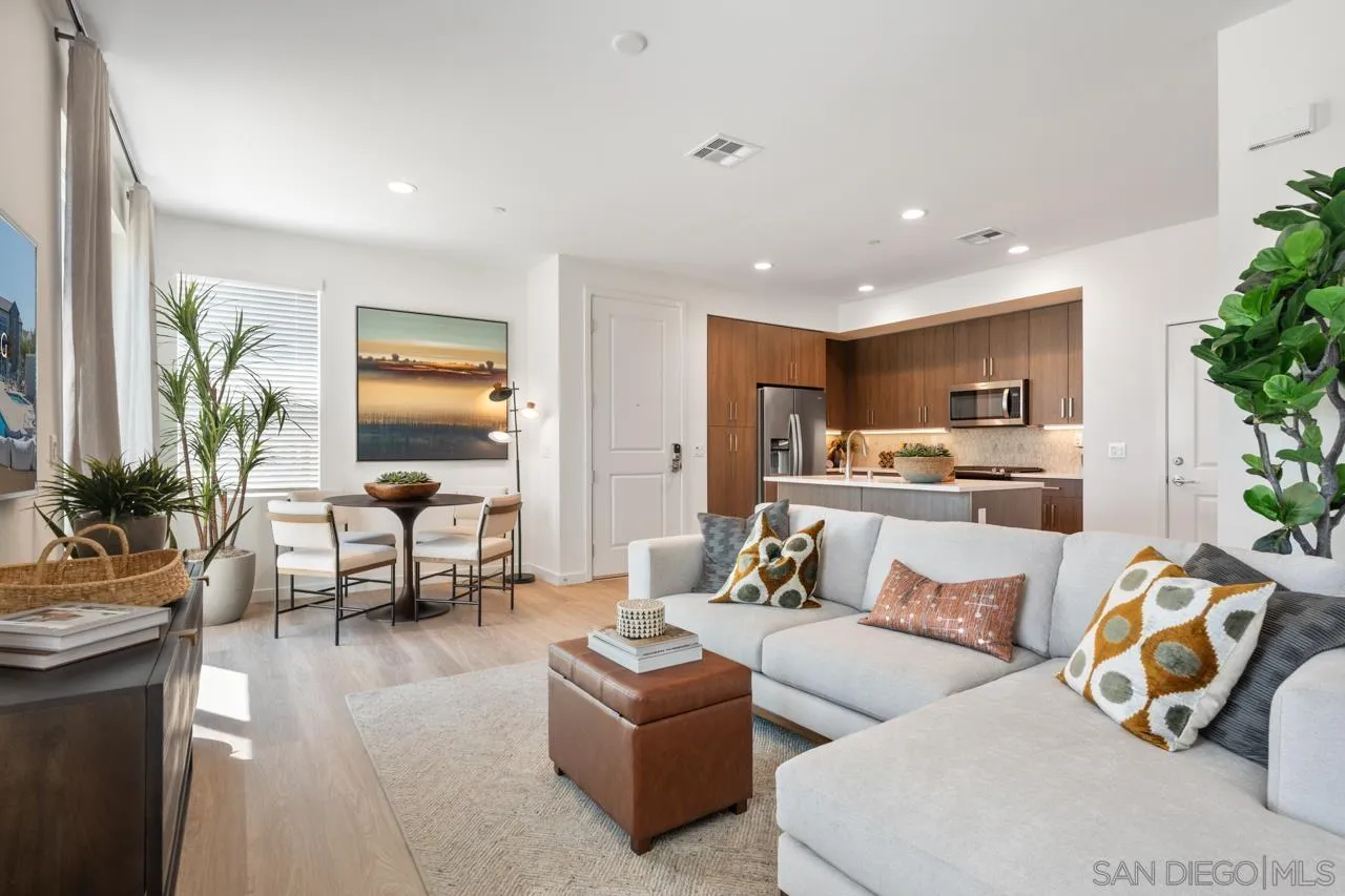 5030 Avenida Lugano Unit 6 — photo