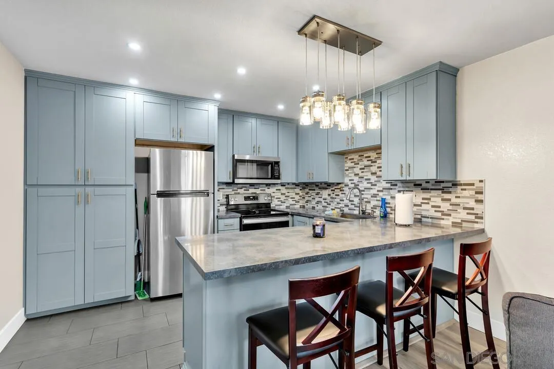 1631 Bayview Heights Unit 12 — photo