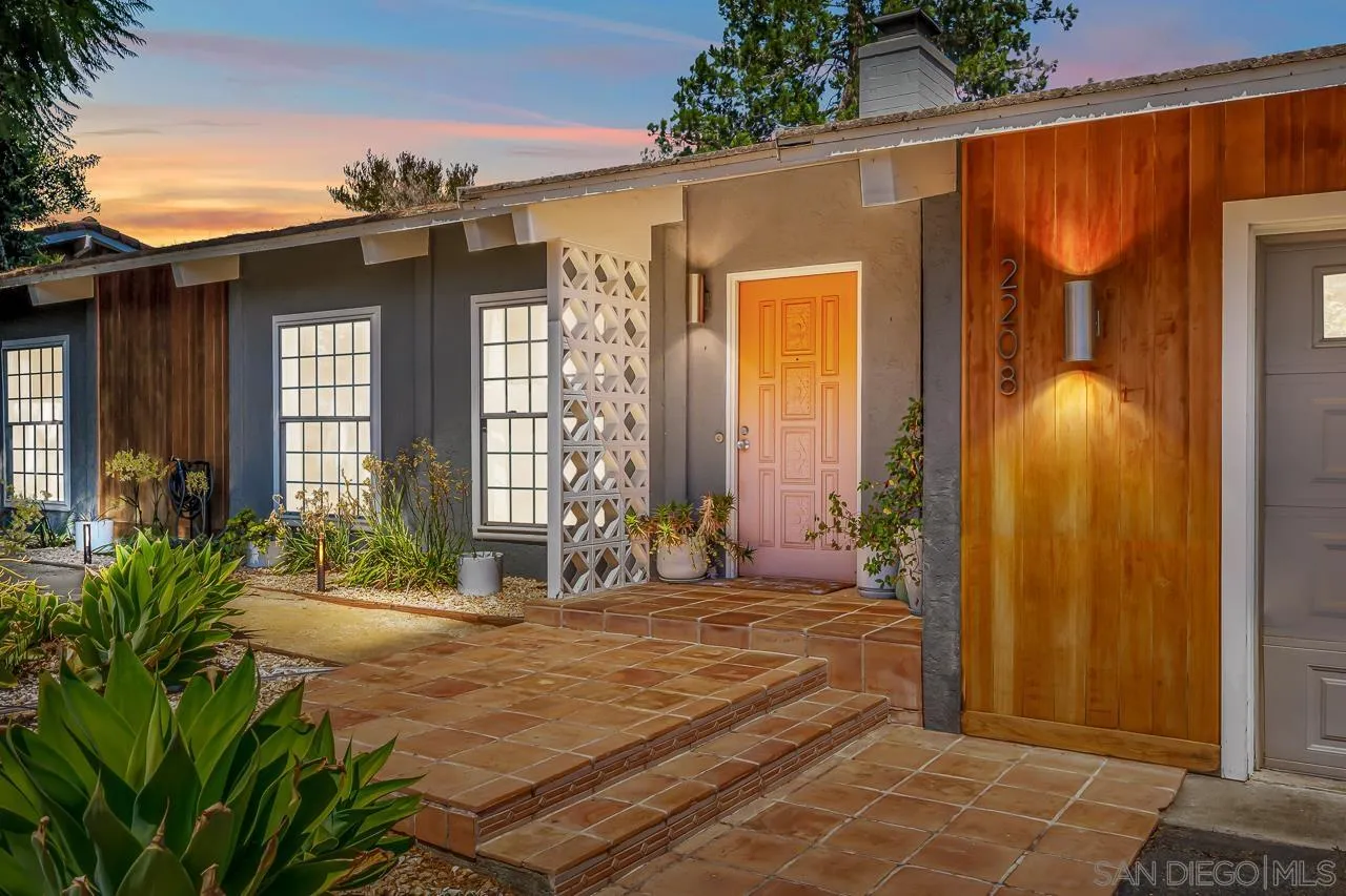 2208 Sunset Drive — photo