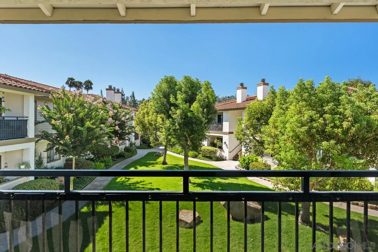 1009 S Sunshine Unit D — photo