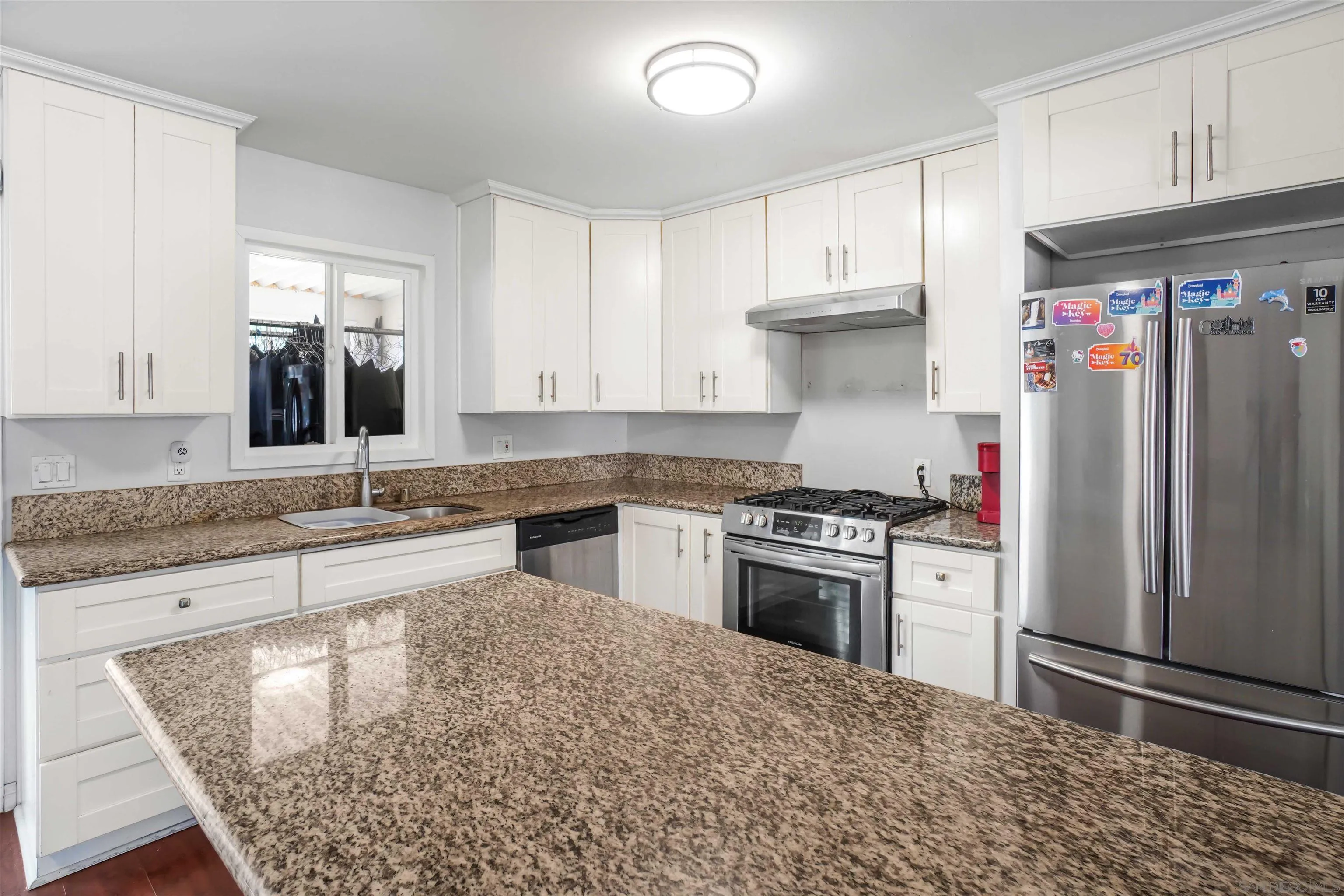 152 E Oxford Street — photo