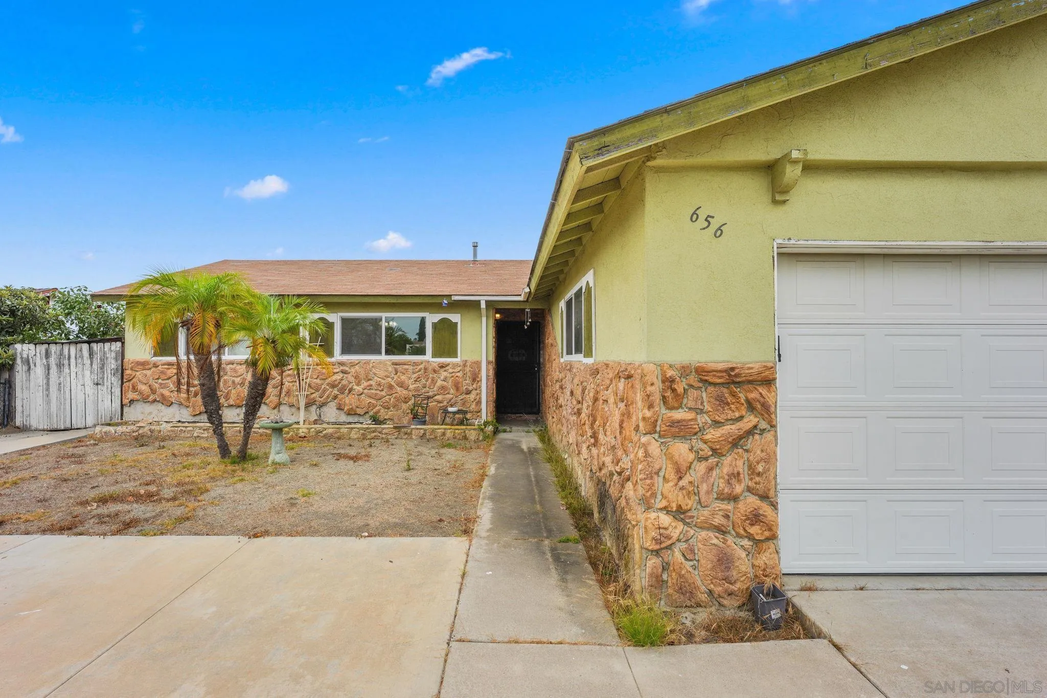 656 Flora Dr — photo