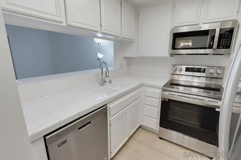 3078 Broadway Unit 108 — photo