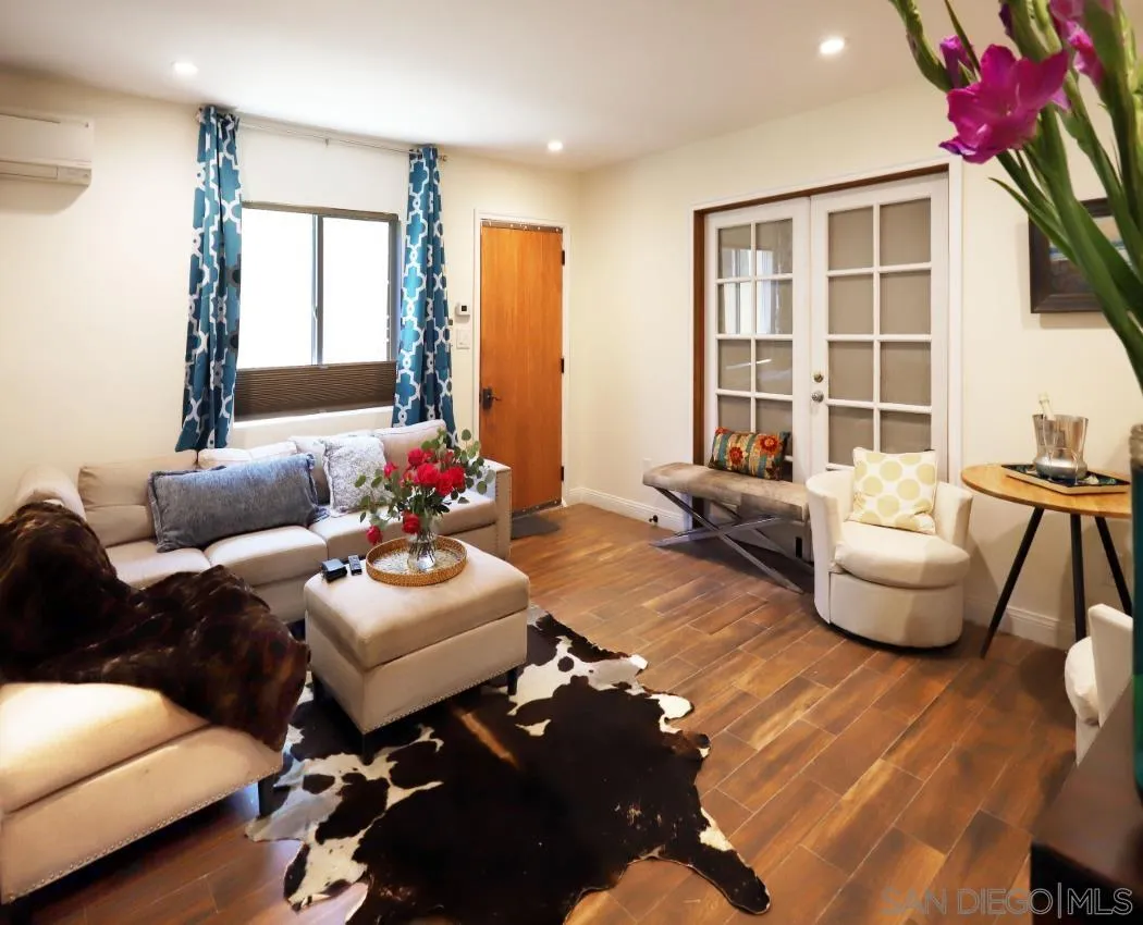 4671 Point Loma Ave — photo