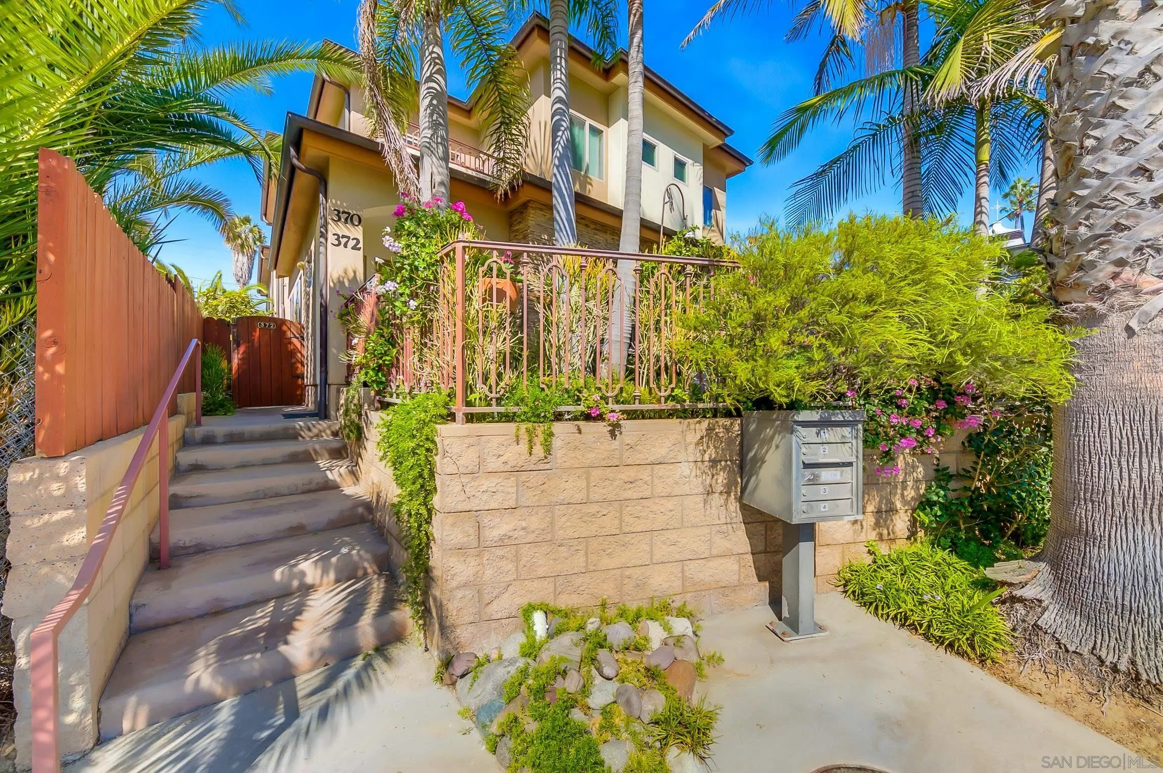 372 Playa Del Norte St. — photo