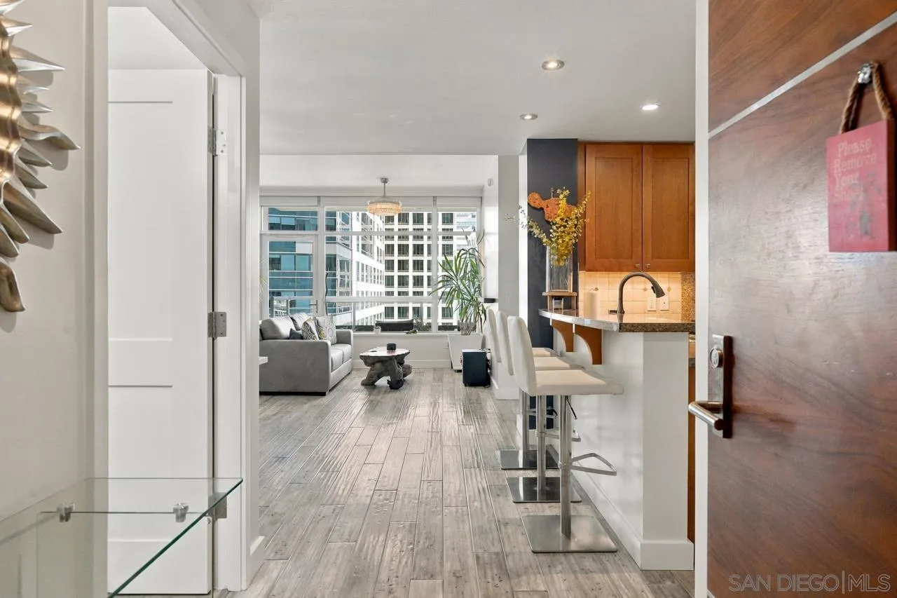 700 W E Unit 1305 — photo