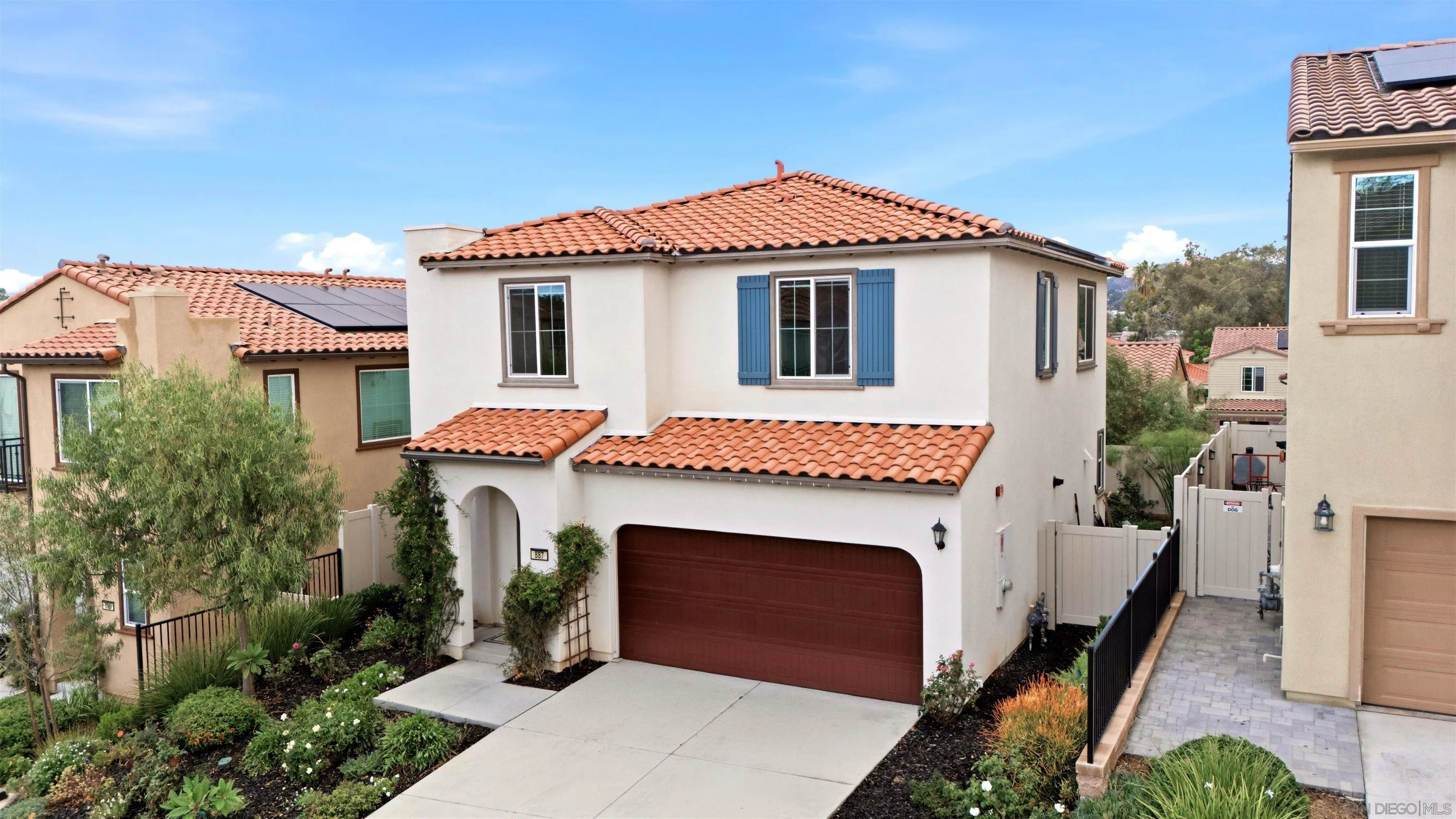 887 Brookdale Dr — photo