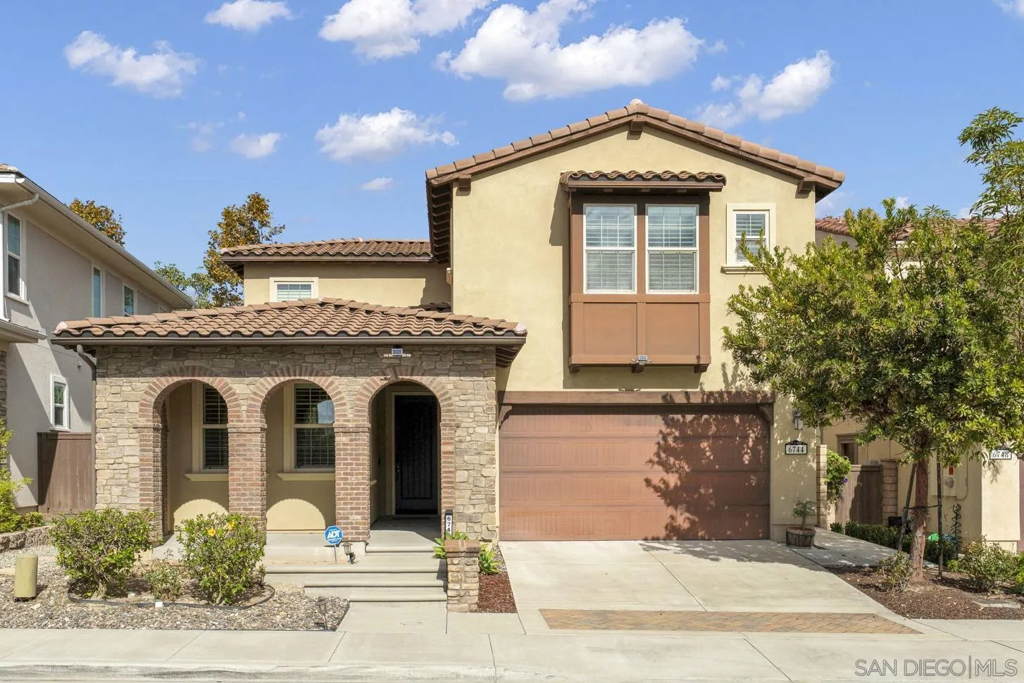 6744 Monterra — photo