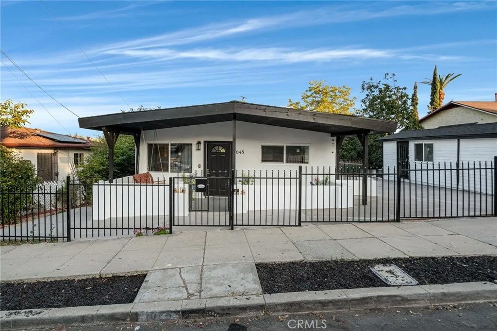 1048 Dexter Street — photo