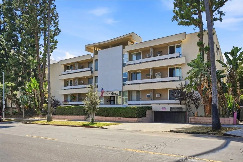 425 S Kenmore 206 — photo