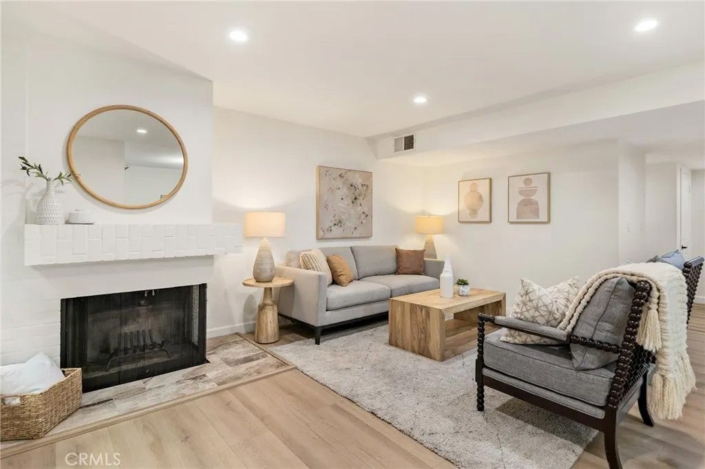 441 E San Jose 111 — photo