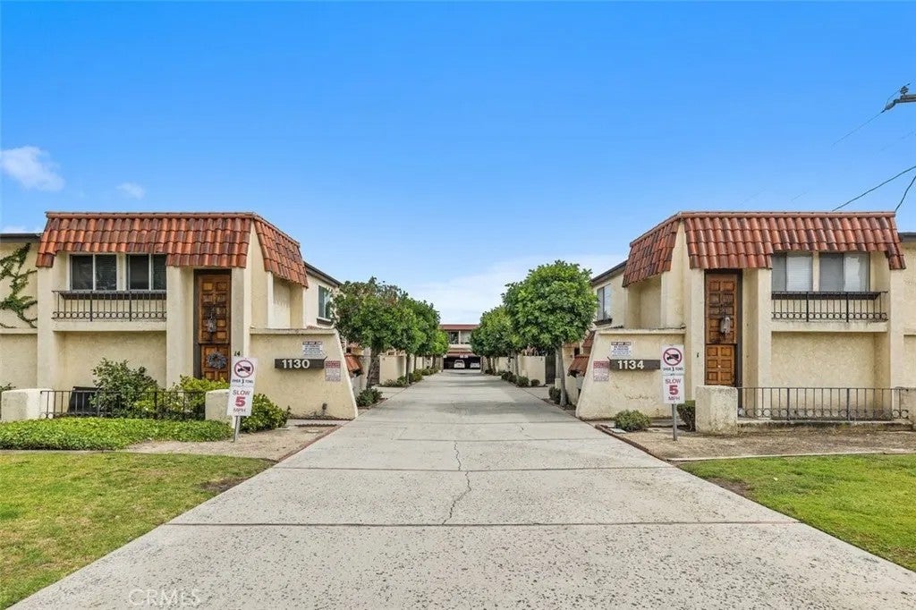 1130 W Huntington Drive 8 — photo