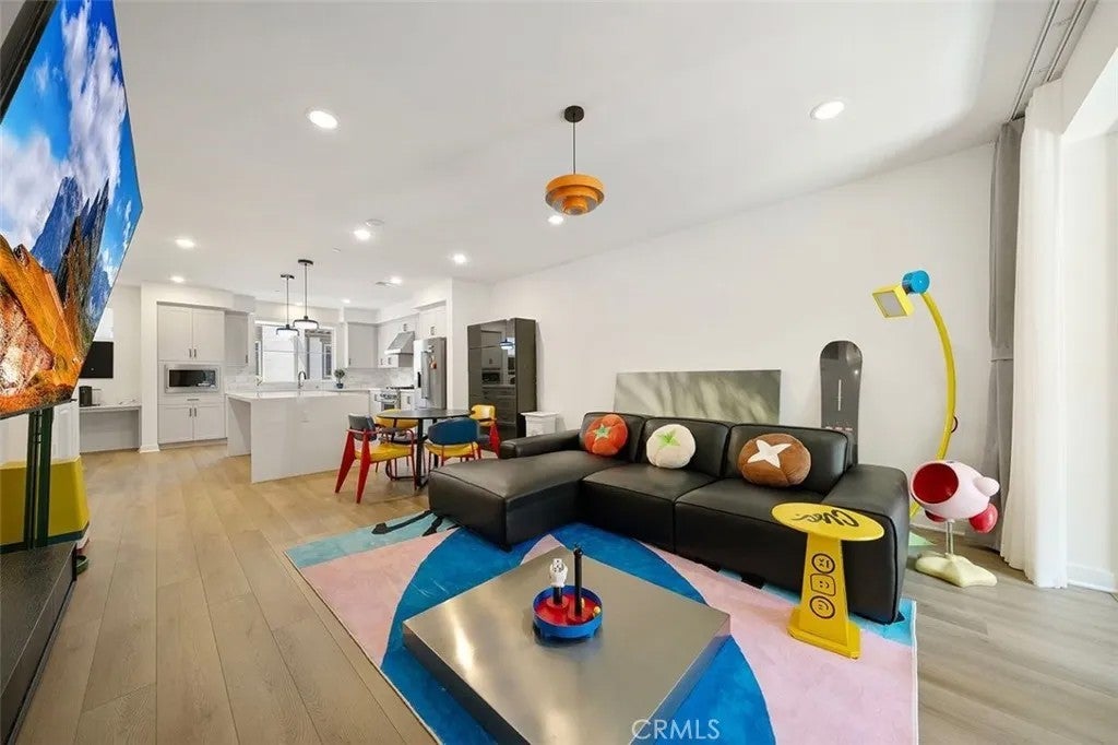 4323 Jasmine Ln — photo