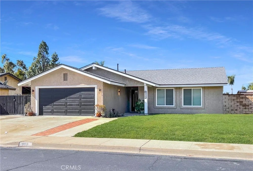 913 Durango Court — photo