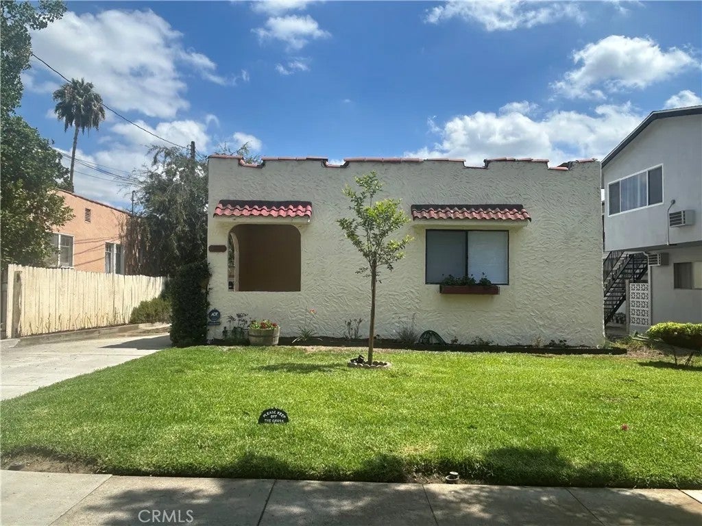 214 E Stocker Street — photo