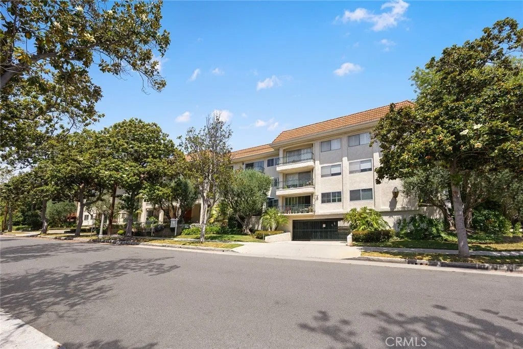 420 S Madison Avenue 301 — photo