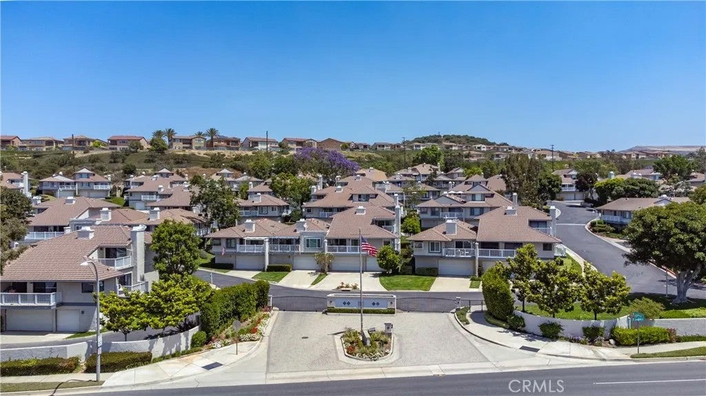 2377 Sommerset Dr — photo