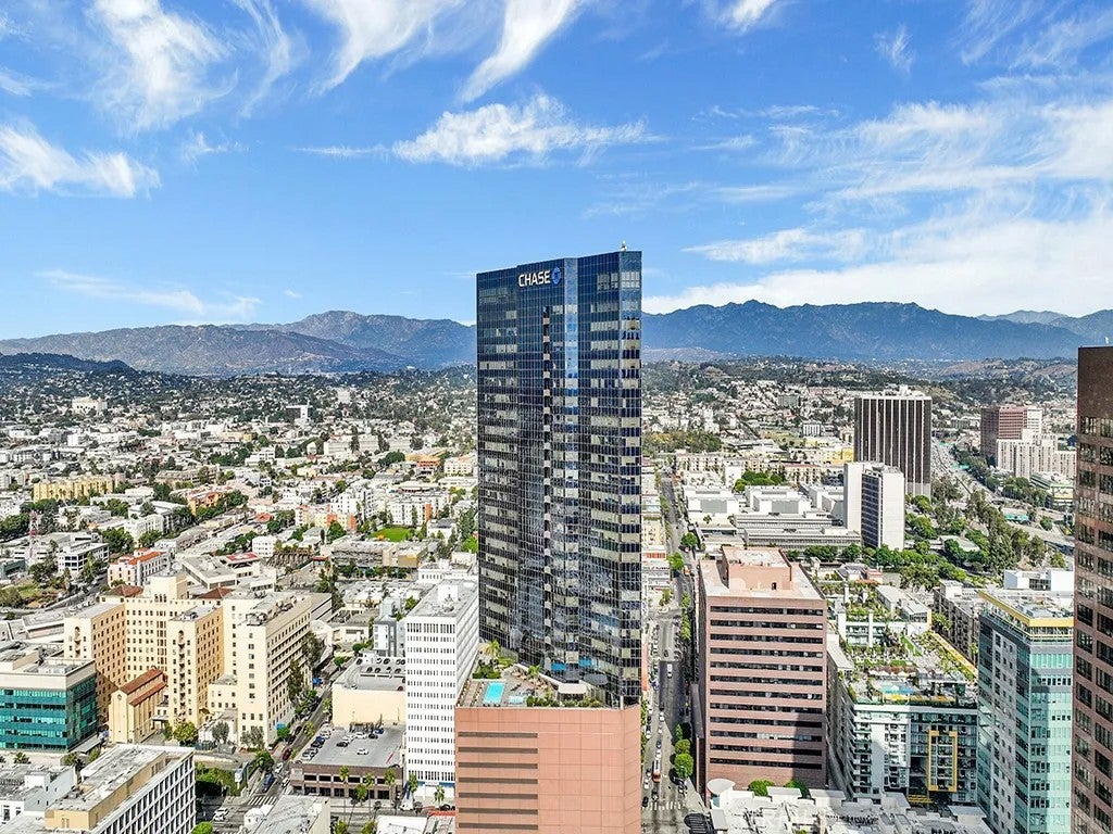 1100 Wilshire 2901 — photo