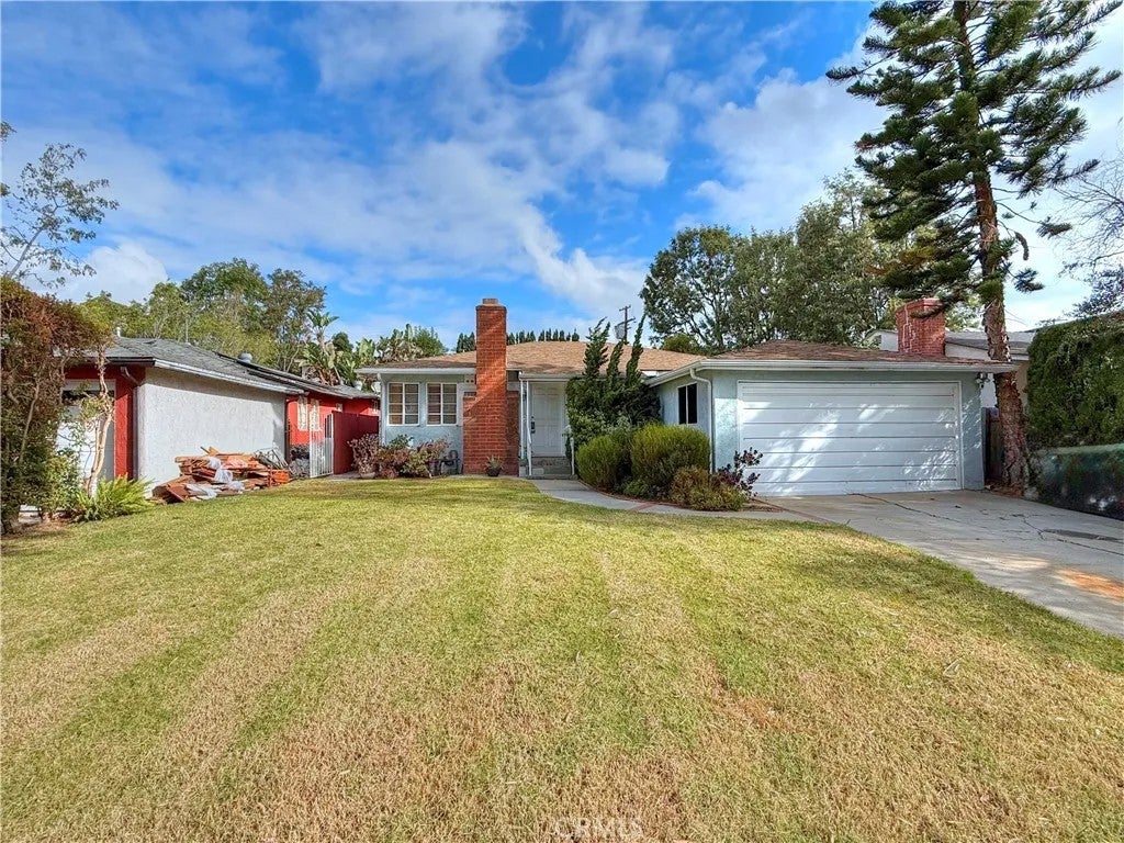 10851 Woodbine Street — photo