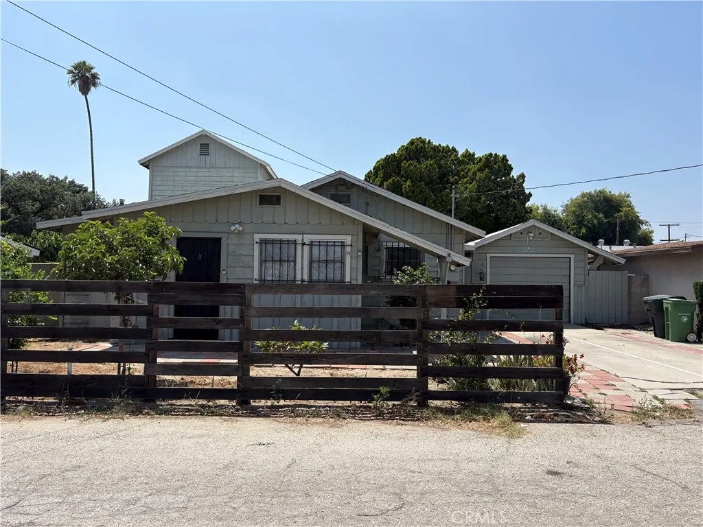 11402 Basye — photo