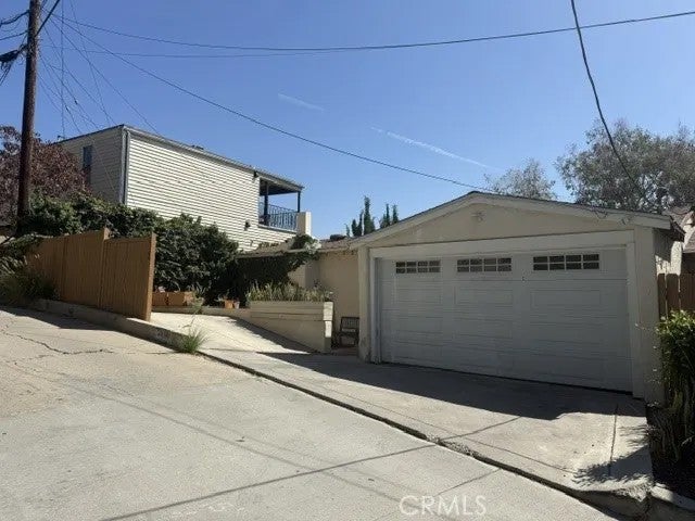 2366 Lyric — photo