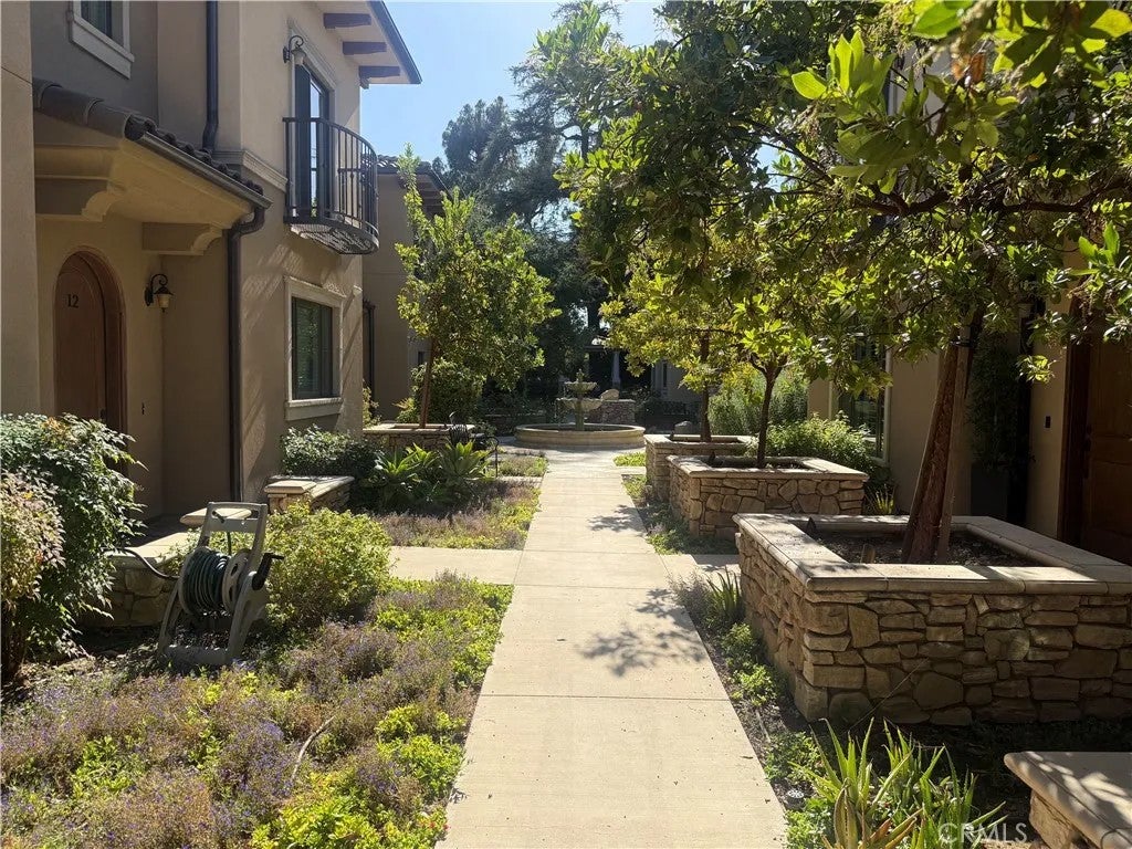 158 S Sierra Madre — photo