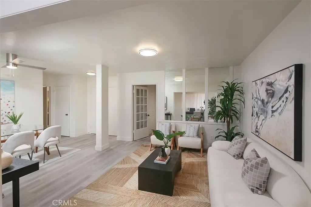 5651 Sumner 109 — photo